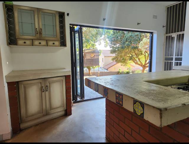 5 BEDROOM TOWNHOUSE FOR SALE IN CASHAN